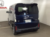 スポーティー&スタイリッシュな、大型テールゲートスポイラー