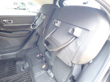 ◆チップアップ&ダイブダウン機構付【ULTR SEAT】は後席座面を左右分割で跳ね上げることができます。トランクで積載できない背の高い荷物をラクラク収納できます。ホンダ車ならではの人気装備です。