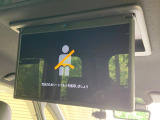 【フリップダウンモニター】大画面モニターで後席でもエンタメをお楽しみいただけます。小さなお子様にも大人気の装備です♪