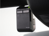 ◆ドライブレコーダー◆映像・音声などを記録する自動車用の装置です。 もしもの事故の際の記録はもちろん、旅行の際の思い出としてドライブの映像を楽しむことができます。