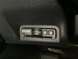 ハンドルの左下にETC2.0がついています。高速道路の料金所の通過も楽々です。カードの取り出しもしやすい場所についています。