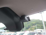 後方室内を記録するドライブレコーダーも装備されております。
