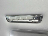 運転席のシートポジションを記憶・再現できるメモリー機能を搭載しています。