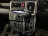 オートエアコン装備しています☆温度に設定をして頂くだけで冷房と暖房に切り替えや風向も自動で切り替えをしますよ!!