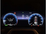 とっても見やすいメーターです。夜間時はラグジュアリーな気分にさせてくれる照明が魅力ですので、夜のドライブも楽しみになりますよ♪