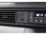 スマートフォンなどの音楽再生が可能なUSB接続ジャック装備車両です♪♪♪