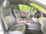 運転席シート廻りは使用感も少なく、良好な状態となっています。前オーナー様が丁寧に使っていたことがよくわかりますね。