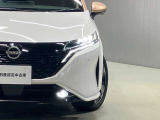 【ハイビームアシスト】先行車または対向車や周囲の明るさなどに応じ、自動的に上向きと下向きを切り替えてくれます★