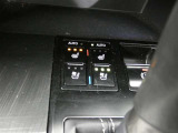 運転席・助手席は、ヒーター&ベンチレーション付シートです。暑い時期も寒い冬も快適に過ごせるうれしい装備です。