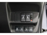 ◆◆両側電動スライドドア!!荷物で手が塞がる時など簡単にドアの開閉が出来ます!何より力いらずで開閉OK!女性やお年寄りにも優しい♪電動機能はOFFにもできますから元気なお子様の駆け出しも安心!