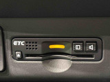 ETCカードを挿入することで高速道路を利用する際の支払いがキャッシュレスになったり、ETCスマートインターチェンジが利用できたり、とても便利なアイテムです!保証は修理保証のみとなります。