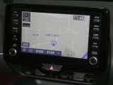 【8インチ純正ナビ】純正ナビを装備。タッチパネル式で使いやすく、詳細地図により目的地をピンポイントで設定できます。初めての道でも迷いにくく、ロングドライブも快適ですよ♪