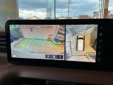 空から見たような映像で駐車ができるアラウンドビューモニター。ひと目でわかるセンサーに前後の衝突被害軽減ブレーキ付き。