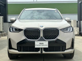 【BMWの伝統】BMWの特徴的な&ldquo;キドニーグリル&rdquo;は、80年以上続く伝統の形でございます。変わらないこだわりのデザインが、プレミアムブランド&ldquo;BMW&rdquo;を創り出します。