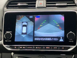 【アラウンドビューモニター】車を上から見下ろしているかのような映像で周囲の状況がひと目で確認、狭い駐車場に駐車するときも安心です♪