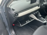 ★★★グローボックスです。車検証入れに丁度良いスペースですね★★★