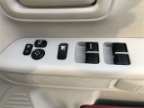 電動格納式ドアミラー付き。 狭い駐車場へ停めた時に、ボタン1つで左右のミラーをたたむ事ができます。