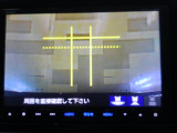 ギヤをRに入れるとナビの画面に後ろの映像が映るリヤカメラ付!後退時の安全確認やコンディションの悪い視界でもカラーバックモニターがドライバーをサポート☆☆☆