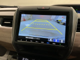リバースギアに入れるだけで後方の表示へ切り替わります。夜間や雨の日の駐車も楽になりますよ。