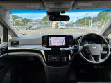 ブラックを基調とした上質な車内インテリアです!