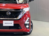 【ハイビームアシスト】先行車や対向車のライト、周辺の明るさに合わせて、ハイ・ロービームを自動で切り替え。切り替えのわずらわしさと切り替え忘れを無くしてくれます!