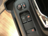 【電動格納ミラーとパワーウィンドウスイッチ】車内からサイドミラーの鏡面の調整やミラーの格納が出来る電動格納ミラー☆全席パワーウィンドウで運転席はオート機能あります♪