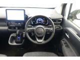 スポーティームード溢れる運転席周りですね。 クイックなドライビングに対応できるよな運転席回りになっています。 ドライブがますます楽しくなりますね!