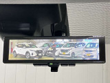 【インテリジェント ルームミラー】車両後方のカメラ映像をミラー面に映し出すので、車内の状況や、天候などに影響されずいつでもクリアな後方視界が得られます!