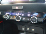 オートエアコンのお車ですので室内の温度をスムーズに調整してくれます♪