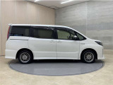 「中古車ハイブリッド保証」付き。ハイブリット機構を無償で保証します。保証期間は初度登録年月から10年目まで、または3年間の長い方。但し累計走行距離が20万km以内。