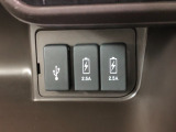 【充電用USBポート】スマホなどの充電に便利なUSBポートがついています!