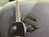 【キーレス】少し離れた場所からでもボタン一つでドアの開錠・施錠ができるのでとっても便利!ドアの鍵穴周りに傷をつけることもありません♪