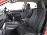 長時間の運転も疲れにくいフロントシート!体をしっかり支えてくれて運転がしやすい形状です!!