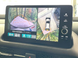 【マルチビューカメラシステム】専用のカメラにより、上から見下ろしたような視点で360度クルマの周囲を確認することができます☆死角部分も確認しやすく、狭い場所での切り返しや駐車もスムーズに行えます。
