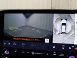 上から車両を見下ろしたような映像をナビゲーション画面に表示する「パノラミックビューモニター(床下透過表示機能付き)も搭載しています。