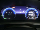 各操作スイッチは使いやすい位置に配置され、とっても見やすいメーターです。夜間時はラグジュアリーな気分にさせてくれる照明が魅力ですので、夜のドライブも楽しみになりますよ♪