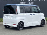 後部座席はプライバシーガラスとなっています。座っている人や置いてある荷物が見えにくくなっているのでプライバシーの確保が出来ます。ぜひ見て確認してみて下さい