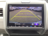 【リアカメラ】運転が苦手な方も車庫入れラクラクです!ギアをリバースに入れれば自動的にモニターが切り換わりますので、面倒な操作は不要です。狭い駐車場もお車を傷つけず安心です!