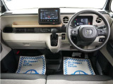 運転にかかわる様々な操作を安全に行えるように視点移動が少なく、操作性に配慮されたスイッチ類が凝縮されたコクピットです。