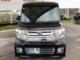 お客様に安全で快適なカーライフをお送りいただくために、中古車にも高いレベルの品質基準を設け、その基準に従って、全ての中古車について納車前整備を実施しています。