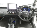 運転席からの視界はこんな感じです☆お気軽にご来店いただき、実際に座って是非お確かめください。ドライバーに寄り添う快適な操作フィールをもたらすステアリングです。