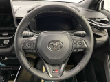 快適な操作性の運転席、ハンドルも綺麗に清掃済みです!もちろん安全を守るエアバッグも装備しているので安心してお乗りいただけます(^^)