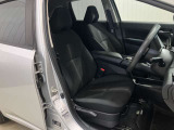 【運転席・助手席転席】運転席の足もともゆったりで長距離ドライブでも快適に★