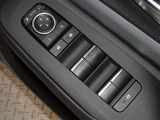 電動格納式ドアミラー・パワーウインドウを装備しています。