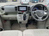 インパネ全体は写真の通りです!広々の運転席!運転席周りのボタンも操作しやすいです!写真で見切れている部分で見たい箇所があればお気軽にお問い合わせください!!