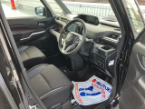 運転しやすいゆったり空間♪前席&hArr;後席の移動がしやすい【センターウォークスルー】です。