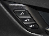 運転席のパワーシートは2名様分までメモリー機能付きです。