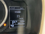 視認性に優れたメーターを採用しており、走行中でも車速や情報が分かりやすく表示されます。運転時の視線移動をむりのない範囲に抑え、快適で安心感のあるドライブをサポートします。