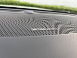 【harman kardon】ハーマンカードンのHi-Fiスペシャリストと共に、モデル別に開発・設計された専用チューニングが臨場感溢れる音響空間を実現しています。