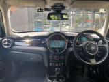 弊社お客様より頂いた下取車やデモカーが在庫の殆どを占めています。車の経歴や整備記録が分かり、ご安心してお車をお選び頂ける正規ディーラーならではのラインナップでございます。